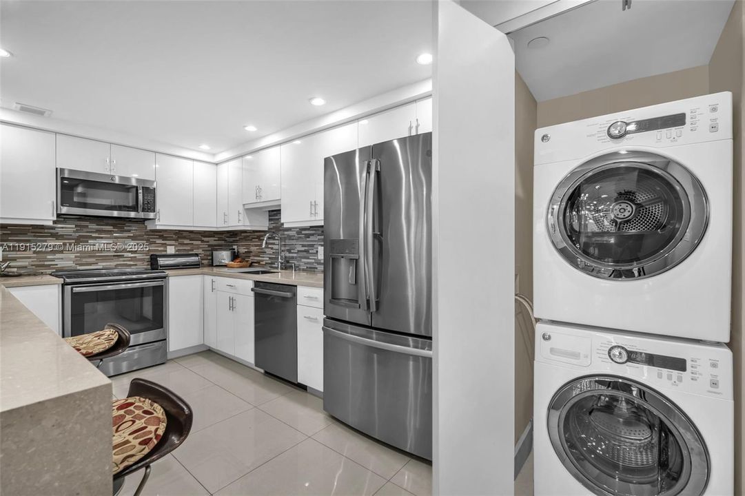 For Rent: $4,500 (3 beds, 2 baths, 1716 Square Feet)