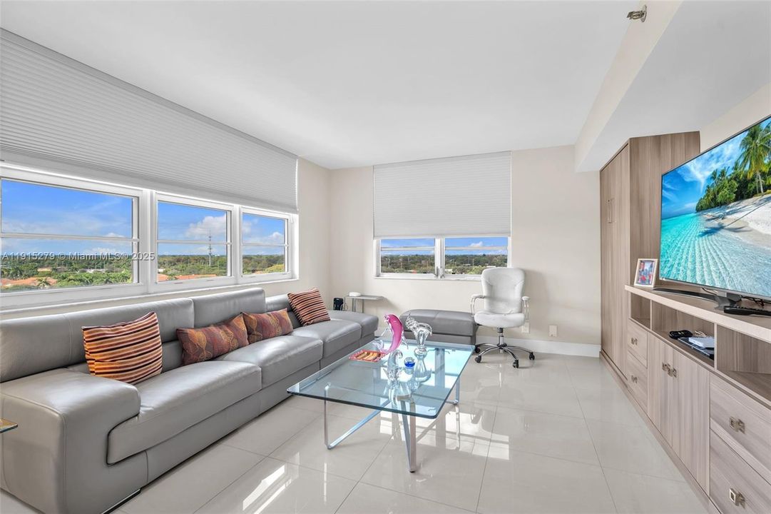 For Rent: $4,500 (3 beds, 2 baths, 1716 Square Feet)