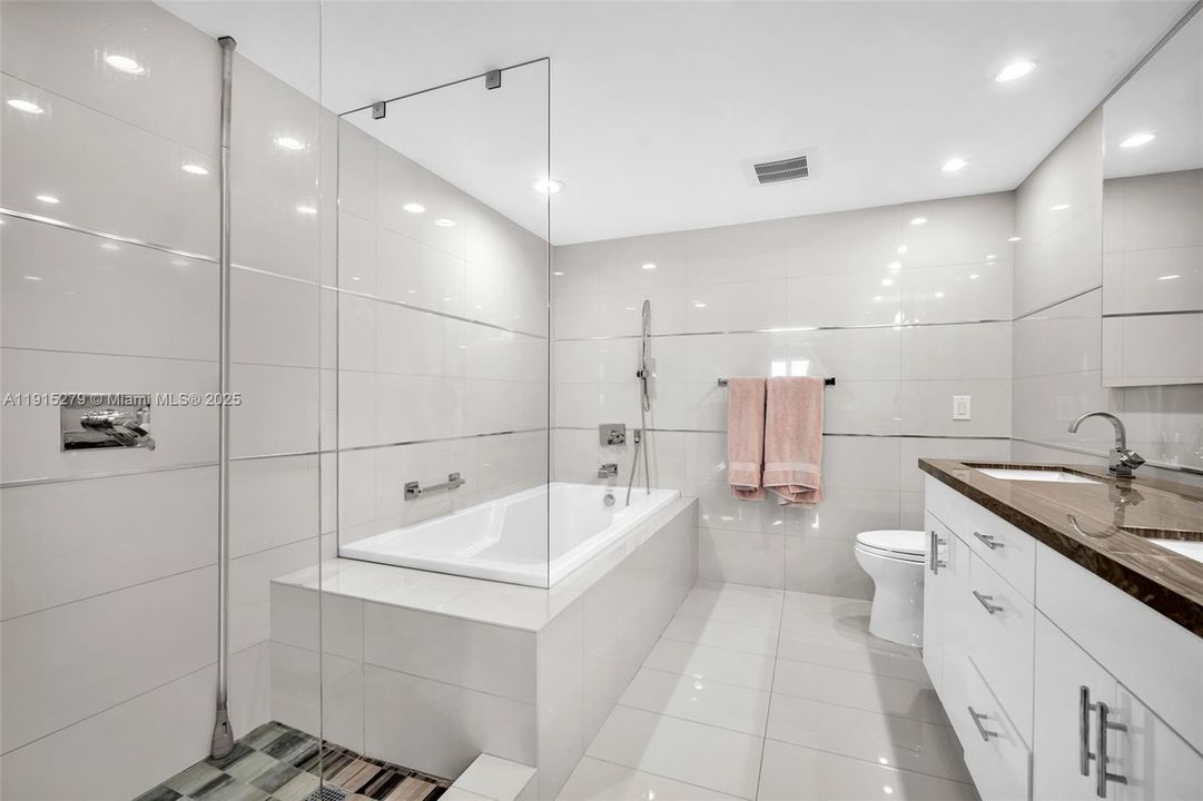 For Rent: $4,500 (3 beds, 2 baths, 1716 Square Feet)