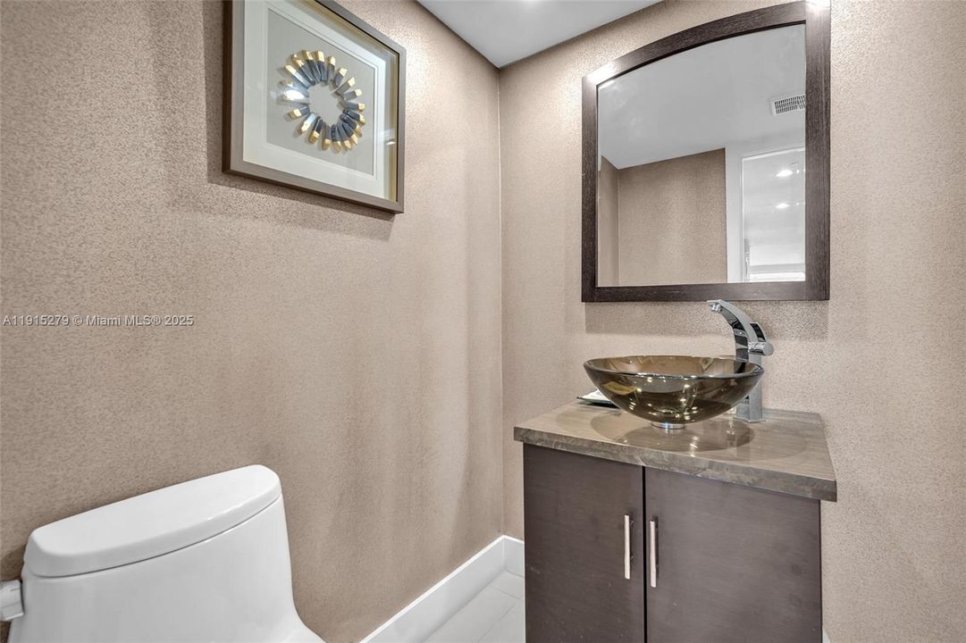 For Rent: $4,500 (3 beds, 2 baths, 1716 Square Feet)