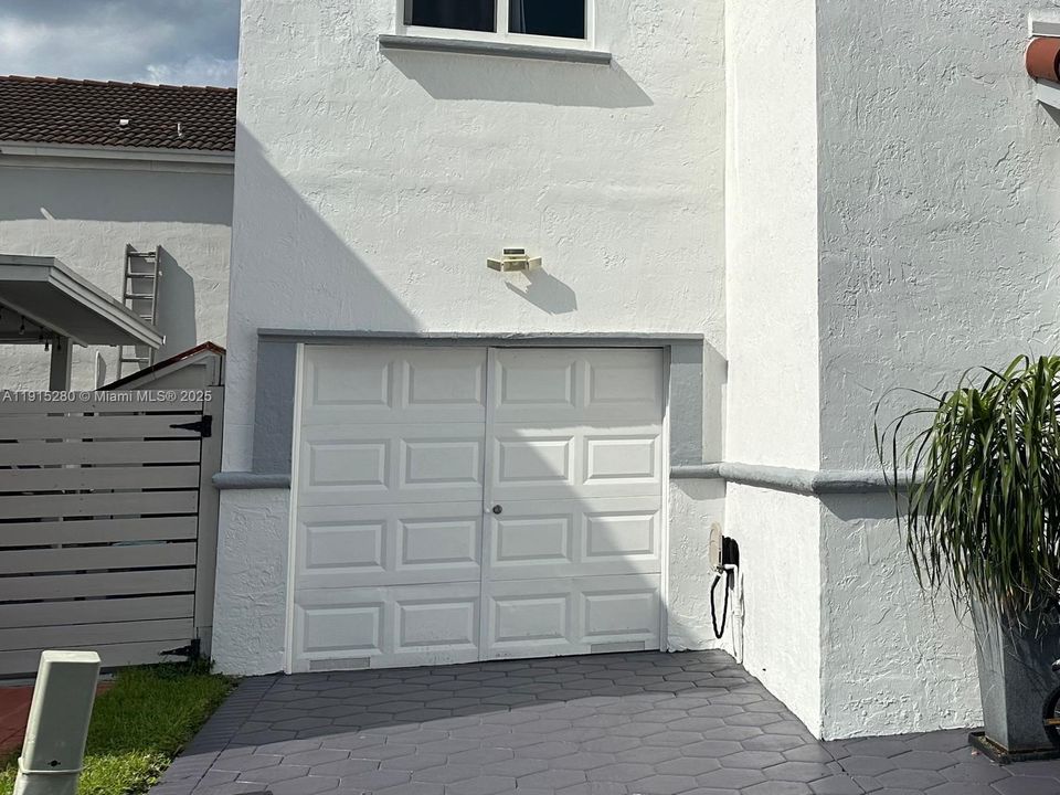 For Rent: $1,200 (0 beds, 1 baths, 1490 Square Feet)