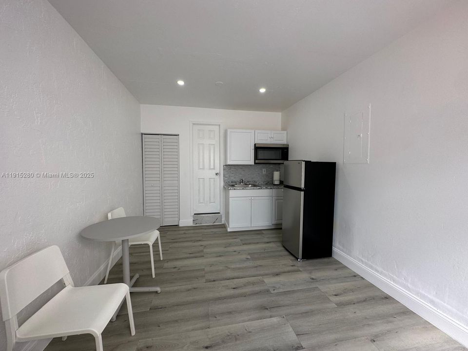 For Rent: $1,200 (0 beds, 1 baths, 1490 Square Feet)