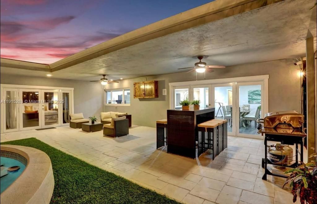 For Sale: $1,400,000 (6 beds, 5 baths, 3055 Square Feet)