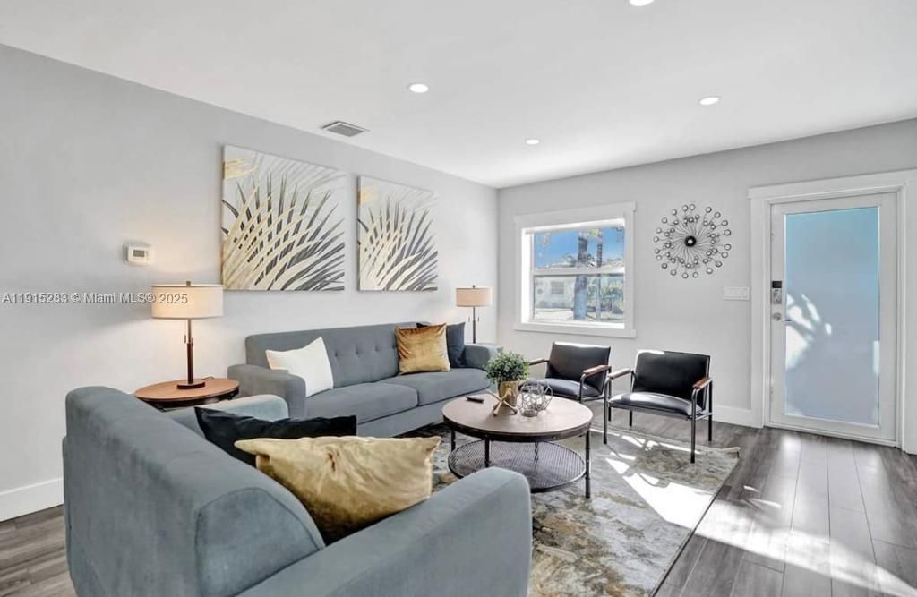 For Sale: $1,400,000 (6 beds, 5 baths, 3055 Square Feet)