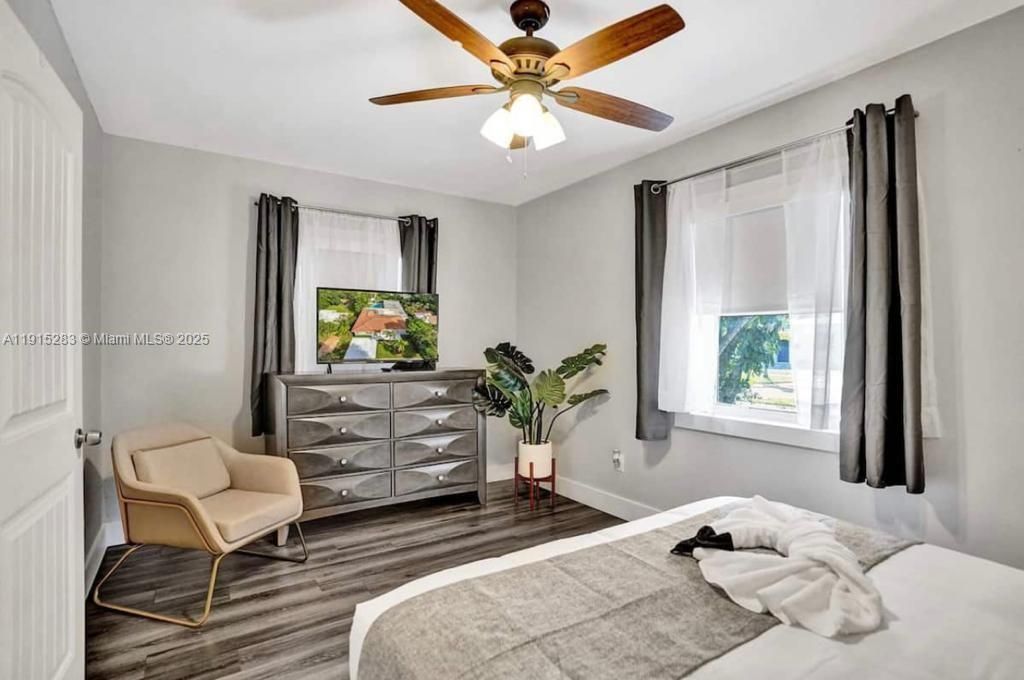 For Sale: $1,400,000 (6 beds, 5 baths, 3055 Square Feet)