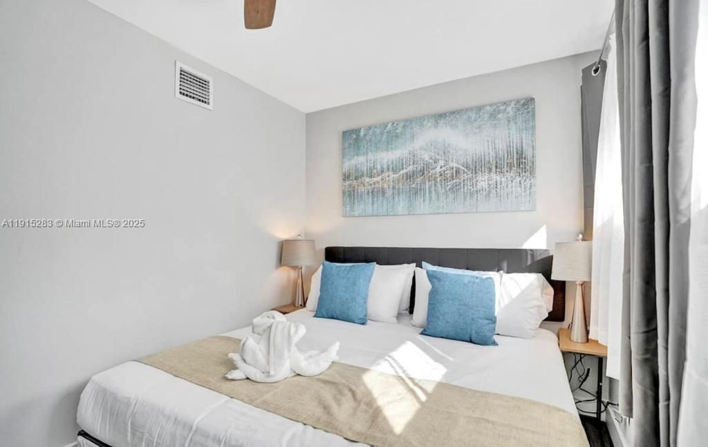 For Sale: $1,400,000 (6 beds, 5 baths, 3055 Square Feet)