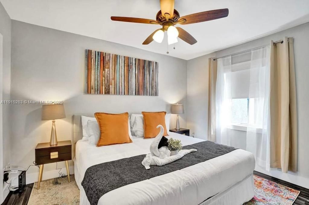 For Sale: $1,400,000 (6 beds, 5 baths, 3055 Square Feet)