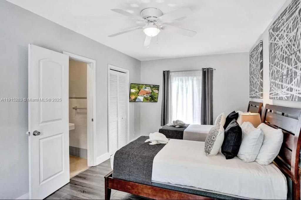 For Sale: $1,400,000 (6 beds, 5 baths, 3055 Square Feet)