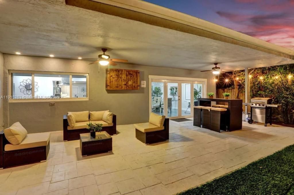 For Sale: $1,400,000 (6 beds, 5 baths, 3055 Square Feet)