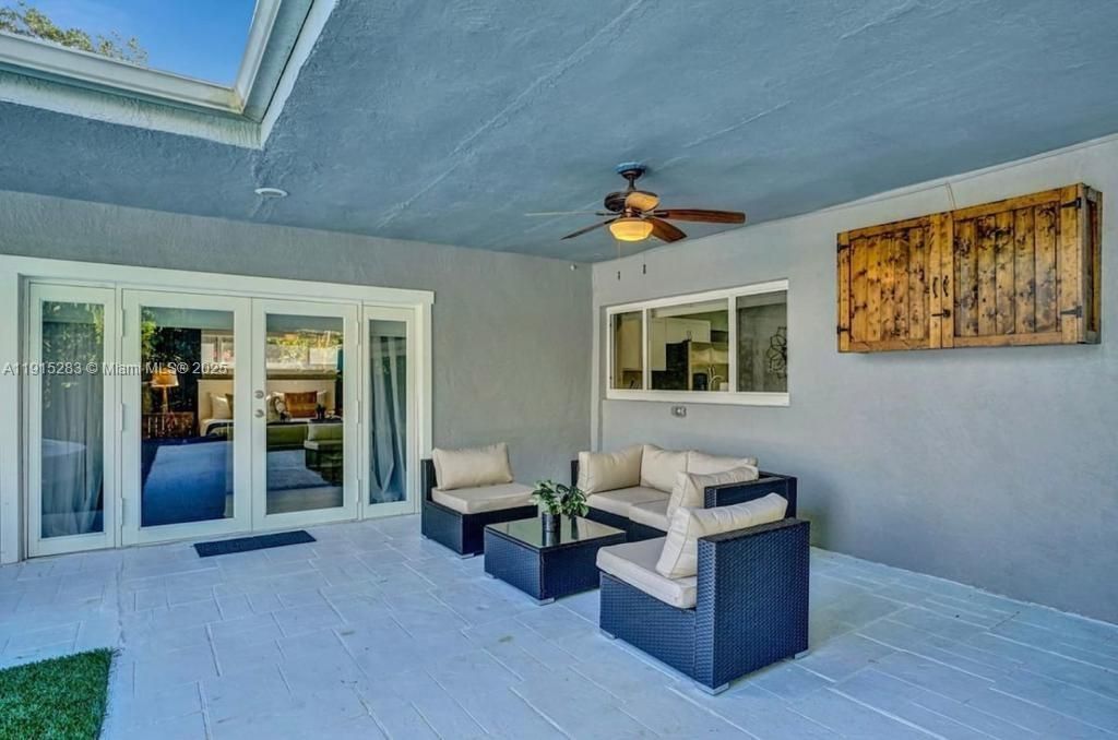 For Sale: $1,400,000 (6 beds, 5 baths, 3055 Square Feet)