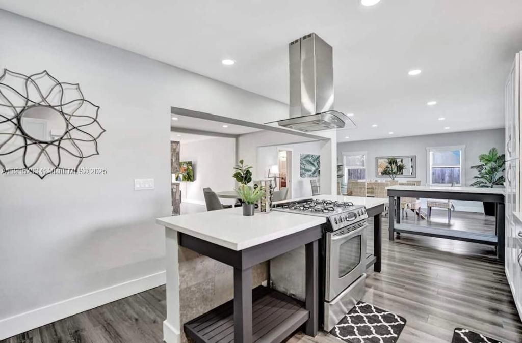 For Sale: $1,400,000 (6 beds, 5 baths, 3055 Square Feet)