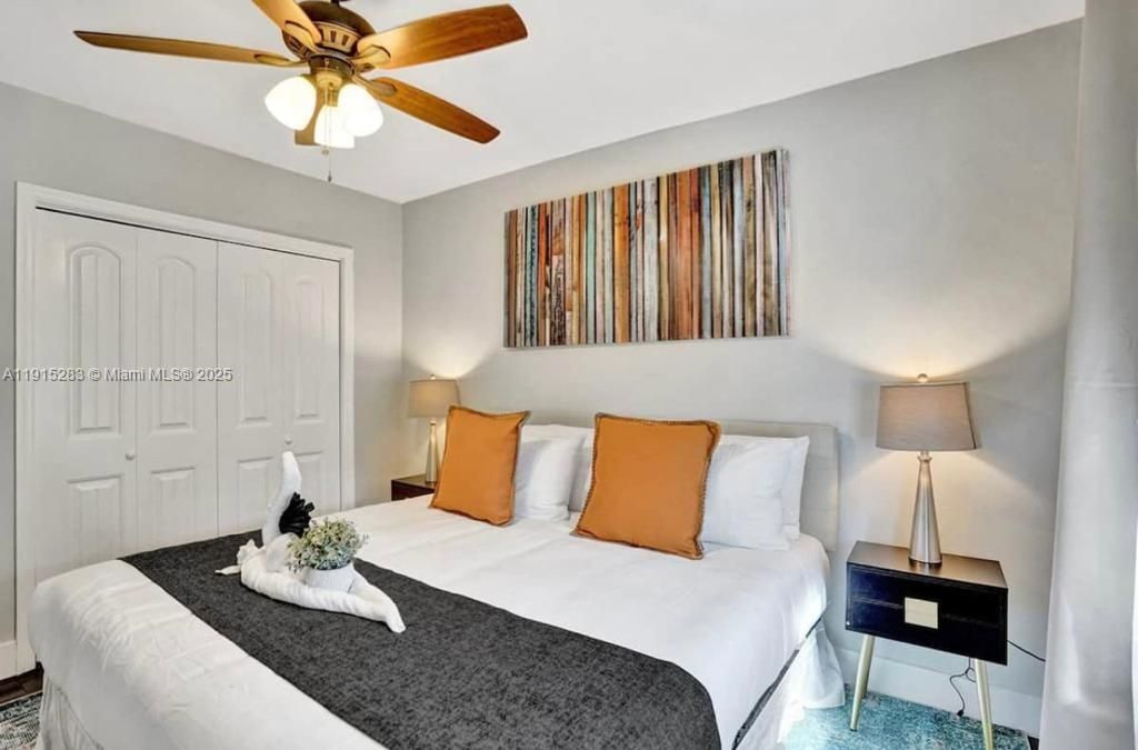 For Sale: $1,400,000 (6 beds, 5 baths, 3055 Square Feet)