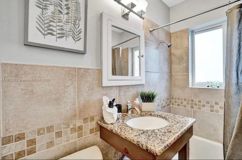 For Sale: $1,400,000 (6 beds, 5 baths, 3055 Square Feet)