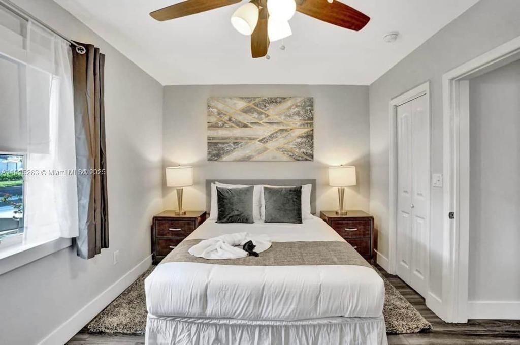 For Sale: $1,400,000 (6 beds, 5 baths, 3055 Square Feet)