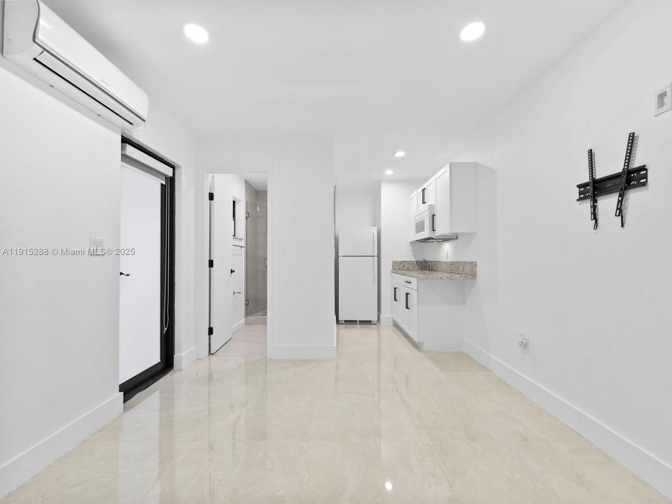 For Rent: $1,500 (1 beds, 1 baths, 1319 Square Feet)