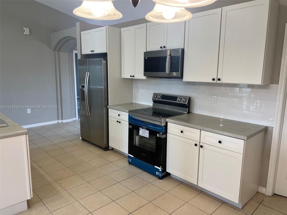 For Sale: $339,000 (4 beds, 2 baths, 1993 Square Feet)