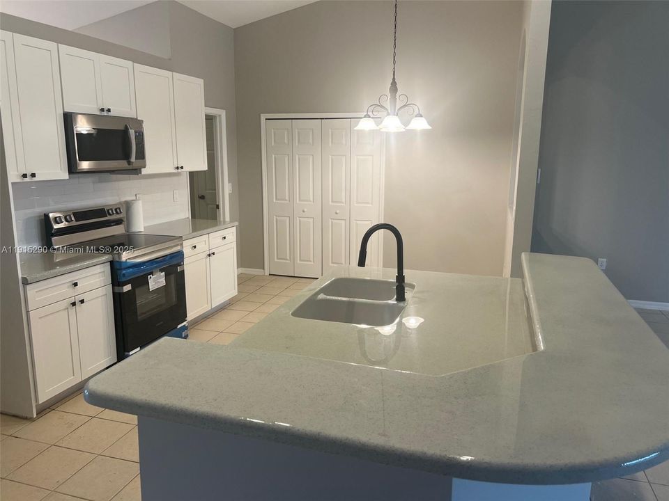 For Sale: $339,000 (4 beds, 2 baths, 1993 Square Feet)