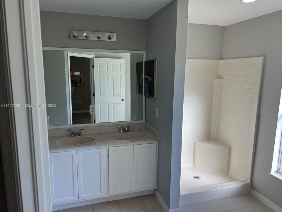 For Sale: $339,000 (4 beds, 2 baths, 1993 Square Feet)