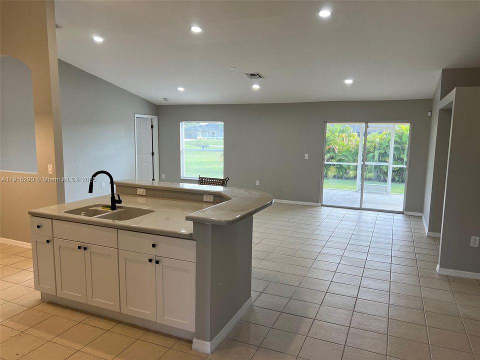 For Sale: $339,000 (4 beds, 2 baths, 1993 Square Feet)