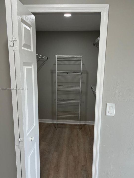 For Sale: $339,000 (4 beds, 2 baths, 1993 Square Feet)