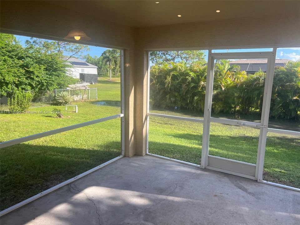 For Sale: $339,000 (4 beds, 2 baths, 1993 Square Feet)