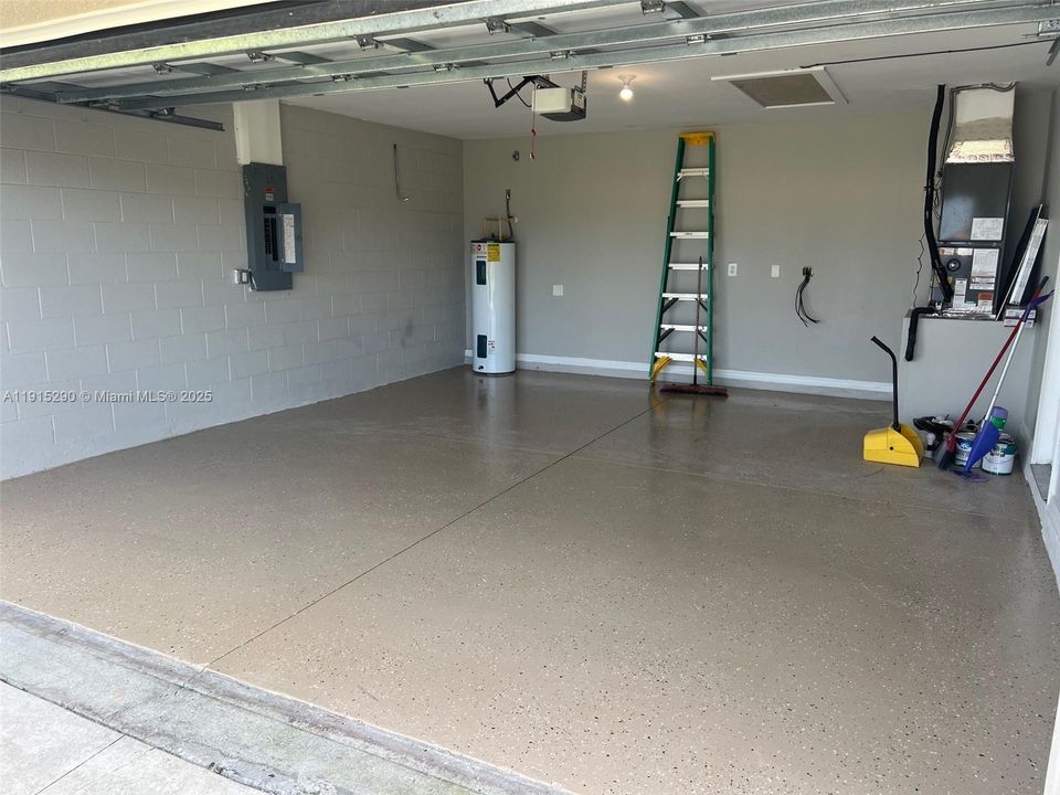 For Sale: $339,000 (4 beds, 2 baths, 1993 Square Feet)