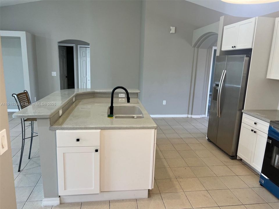 For Sale: $339,000 (4 beds, 2 baths, 1993 Square Feet)