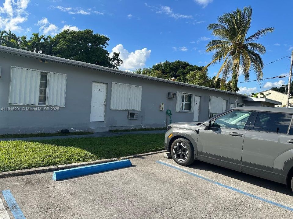 For Rent: $1,380 (0 beds, 1 baths, 450 Square Feet)