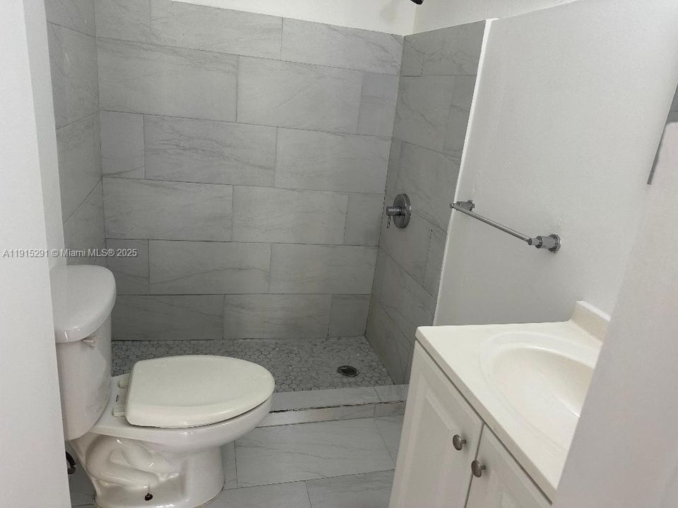 For Rent: $1,380 (0 beds, 1 baths, 450 Square Feet)