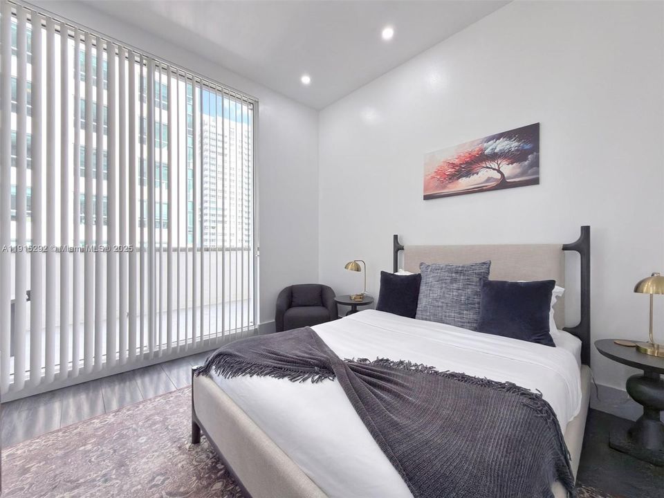 For Sale: $630,000 (2 beds, 1 baths, 1072 Square Feet)