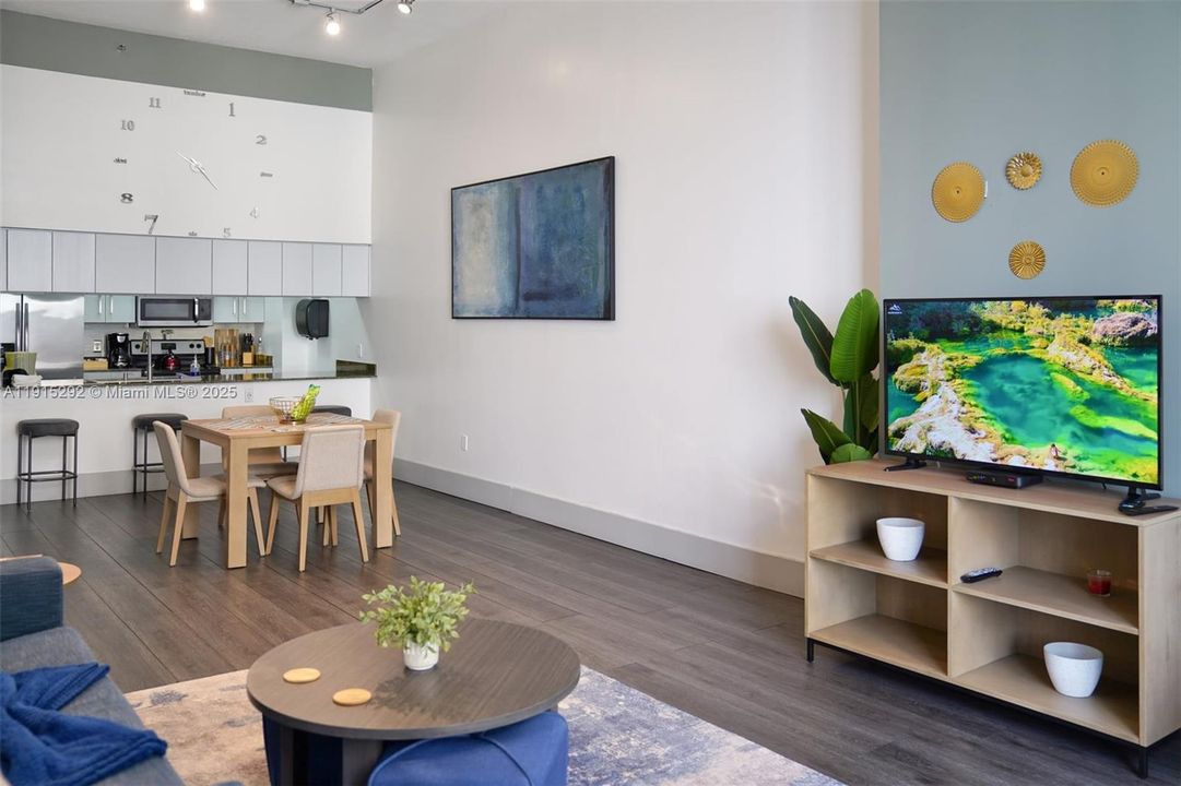 For Sale: $630,000 (2 beds, 1 baths, 1072 Square Feet)