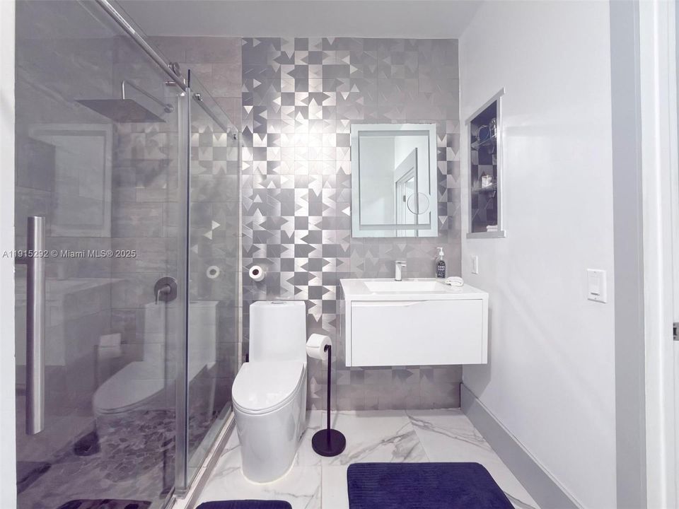 For Sale: $630,000 (2 beds, 1 baths, 1072 Square Feet)