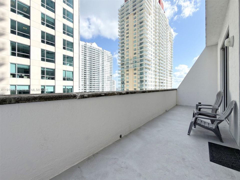For Sale: $630,000 (2 beds, 1 baths, 1072 Square Feet)