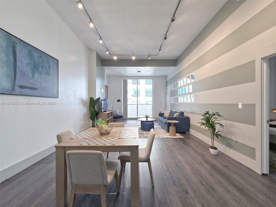 For Sale: $630,000 (2 beds, 1 baths, 1072 Square Feet)