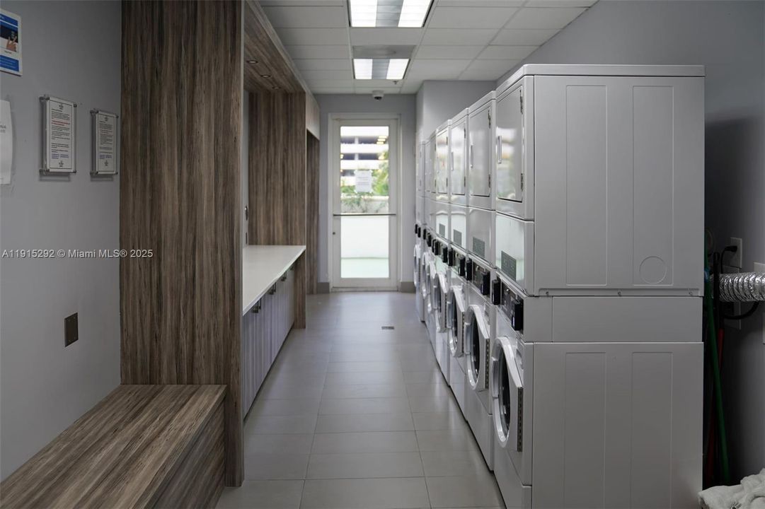 For Sale: $630,000 (2 beds, 1 baths, 1072 Square Feet)