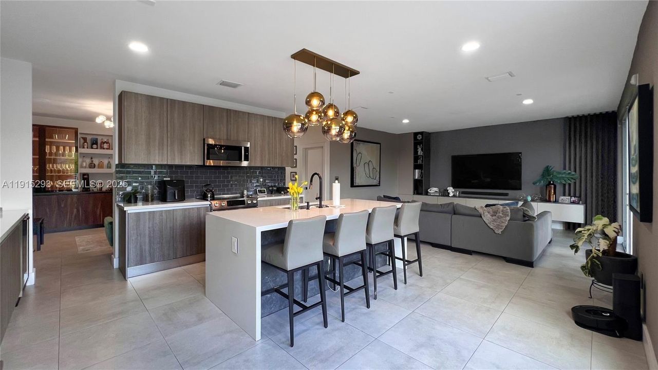 For Rent: $7,500 (4 beds, 5 baths, 3000 Square Feet)