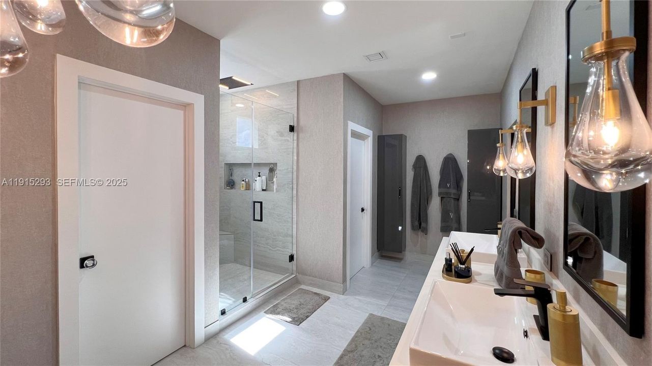 For Rent: $7,500 (4 beds, 5 baths, 3000 Square Feet)