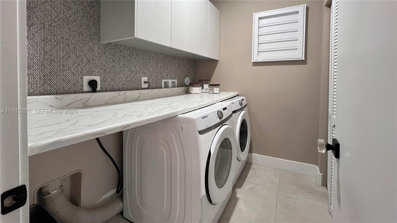 For Rent: $7,500 (4 beds, 5 baths, 3000 Square Feet)