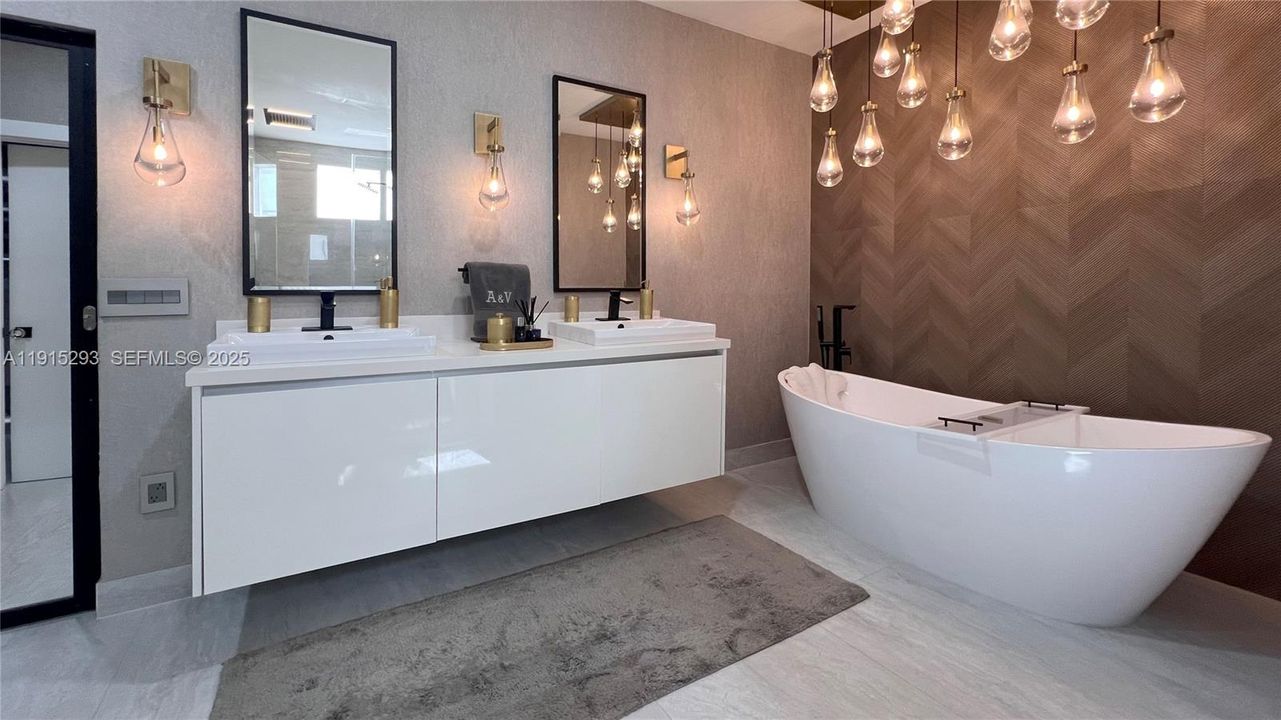 For Rent: $7,500 (4 beds, 5 baths, 3000 Square Feet)