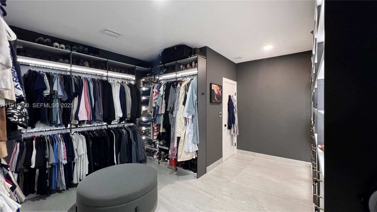 For Rent: $7,500 (4 beds, 5 baths, 3000 Square Feet)