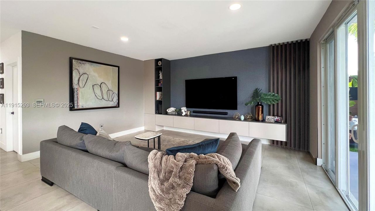 For Rent: $7,500 (4 beds, 5 baths, 3000 Square Feet)