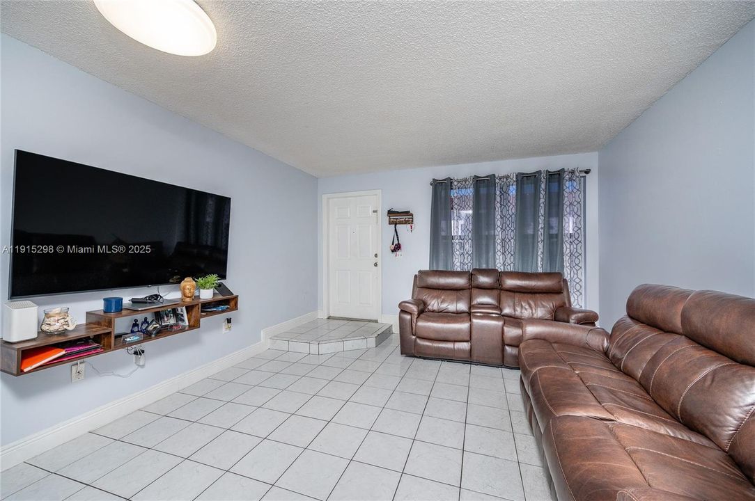 En Venta: $315,000 (2 camas, 2 baños, 1032 Pies cuadrados)