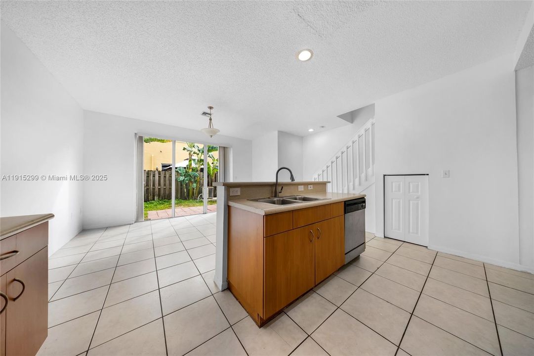 En Venta: $340,000 (3 camas, 2 baños, 1584 Pies cuadrados)