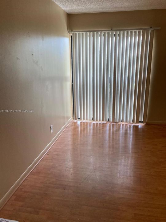 For Sale: $210,000 (2 beds, 2 baths, 800 Square Feet)