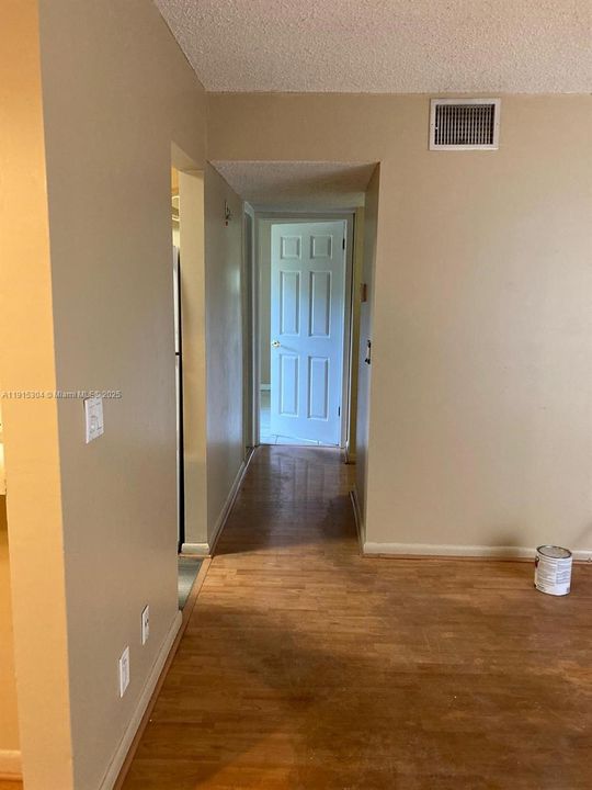 For Sale: $210,000 (2 beds, 2 baths, 800 Square Feet)