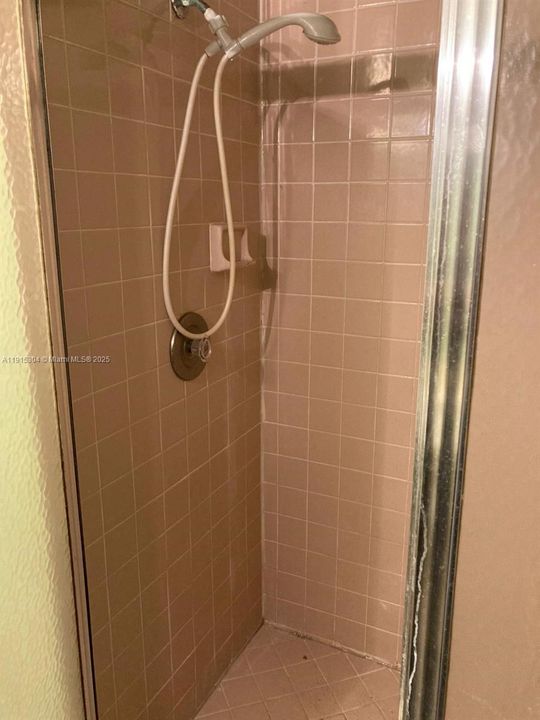 For Sale: $210,000 (2 beds, 2 baths, 800 Square Feet)