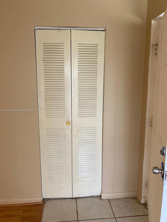 For Sale: $210,000 (2 beds, 2 baths, 800 Square Feet)