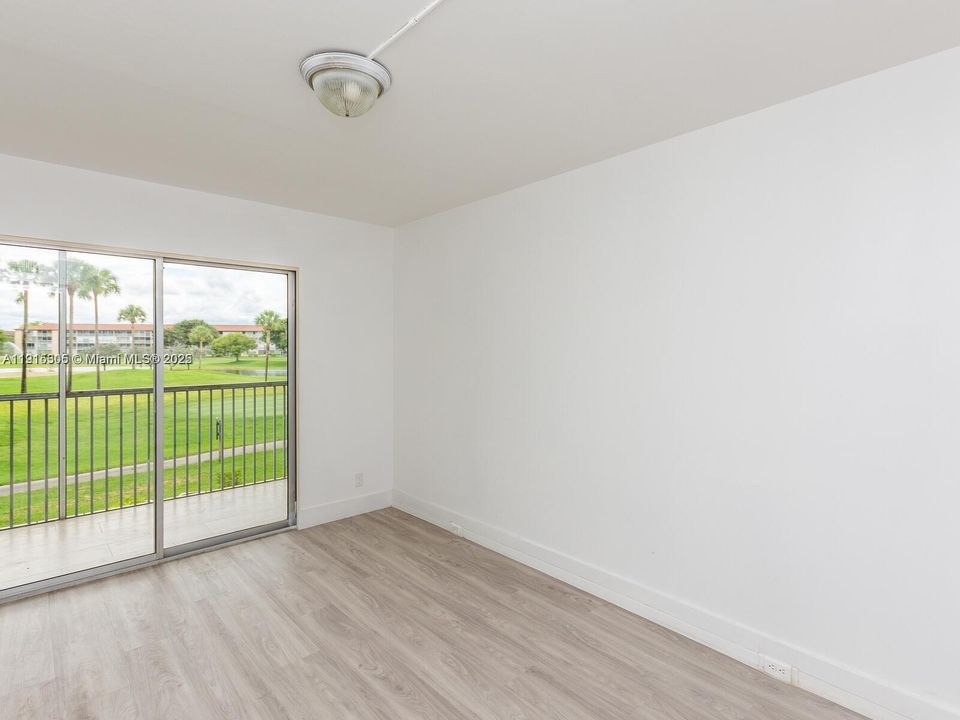 待售: $170,000 (2 贝兹, 1 浴室, 953 平方英尺)