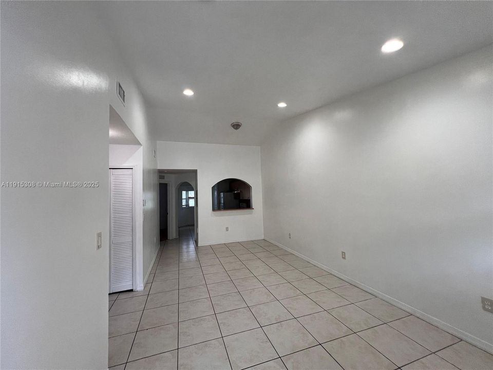 For Rent: $1,600 (2 beds, 2 baths, 815 Square Feet)