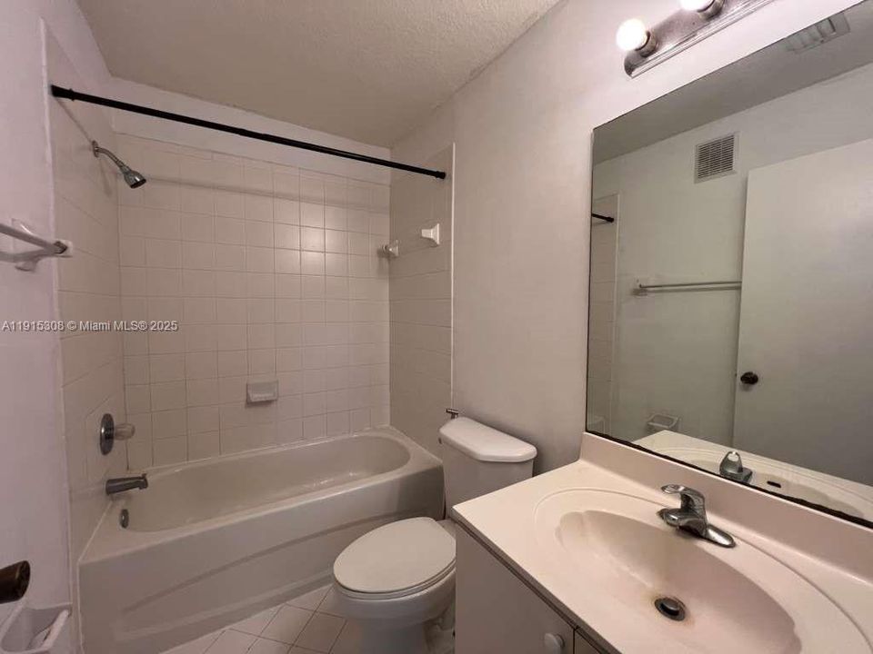 For Rent: $1,600 (2 beds, 2 baths, 815 Square Feet)